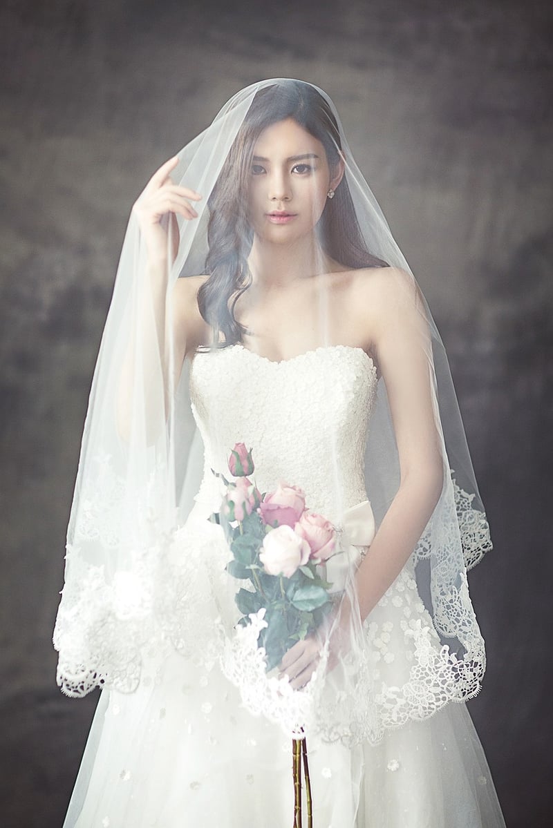 Minimalist Bride